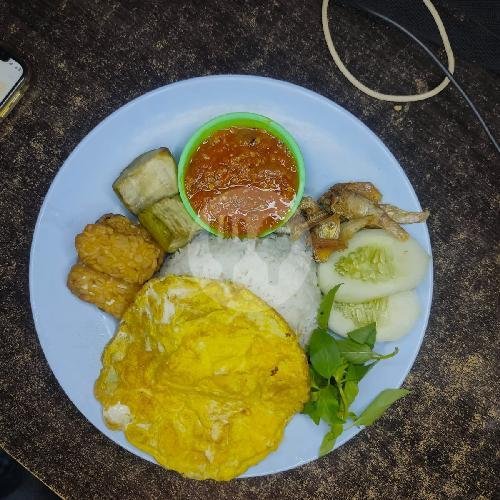 Telur Double menu Sego Sambel Sepanjang, Taman