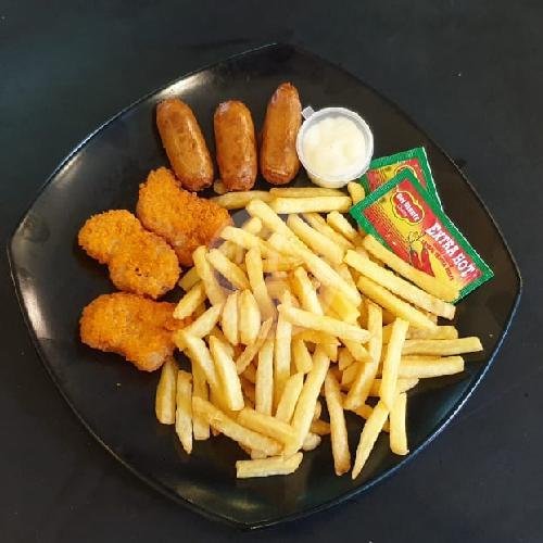 Mix Plater menu RM Ayam Goreng Dapoer Malioboro, Raden Mas Said
