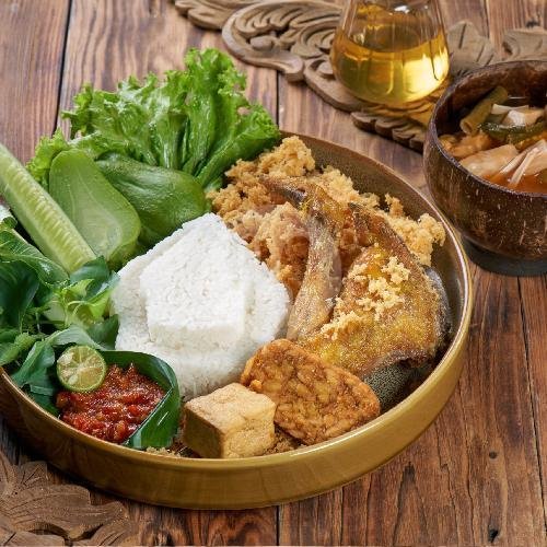 Nasi Ayam Bakar Kremes Komplit menu Roemah Kraton, Tebet