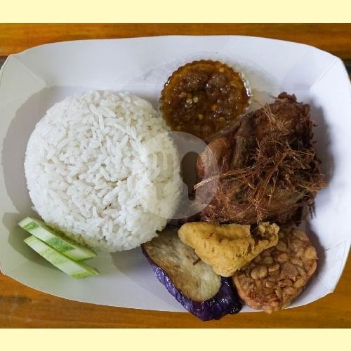 Review Restoran Pokoke Ayam: Makanan Enak dan Harga Terjangkau di Slawi