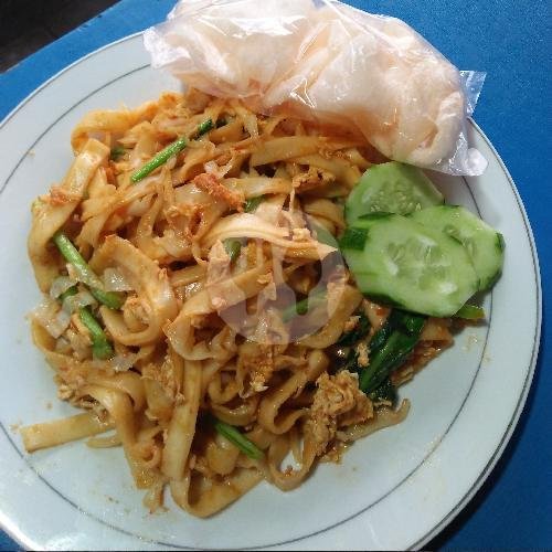 Kwetiau Goreng Telur +telur Dadar/ceplok menu Nasi Goreng Sedap Malam, Kebon Agung