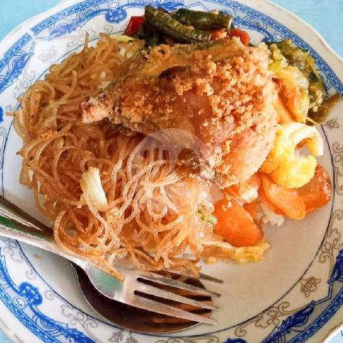 Nasi Campur Opor Ayam Bonus Es Teh menu Warung Widi Banyuwangi