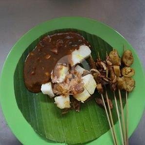 Sate 1/2 Porsi dan 1/2 Ketupat menu Sate Padang Jaso Kawan, Terusan Jakarta