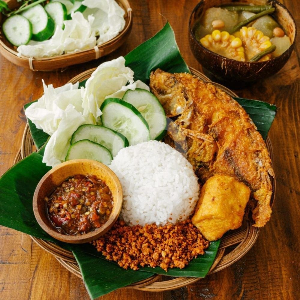 Lemoe 8 menu Ayam Goreng Lemoe, Salemba