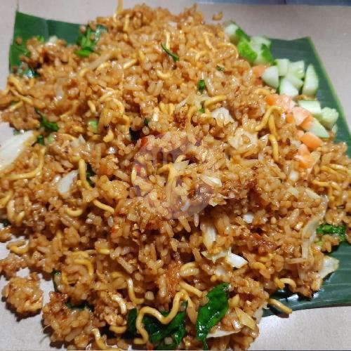 Nasi Goreng Sosis menu Nasi Goreng Mas Jeff, Tengah