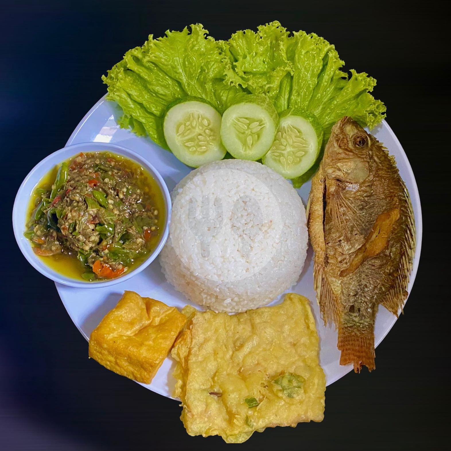 Nasi Ikan Goreng menu Warung Nasi SPG, Hasanudin