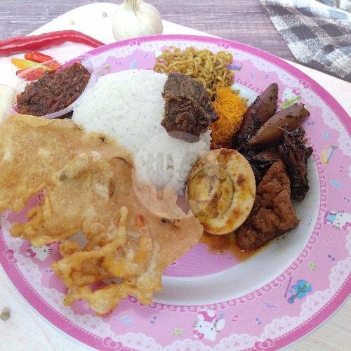 Pahe 2 menu Nasi Cumi Pasar Atom, Waspada