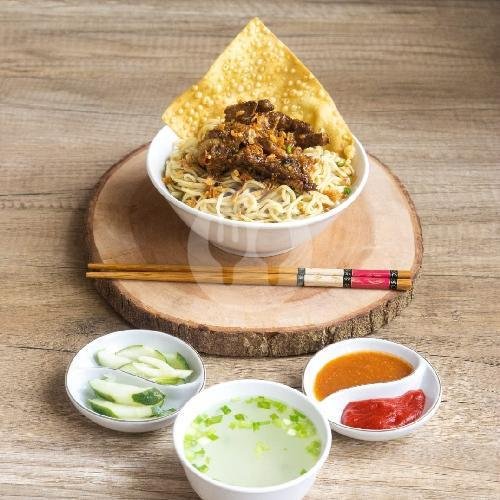 Mie Ceker Pedas menu Pangsit Mie Ayam Gajah Mada Surabaya, Opak