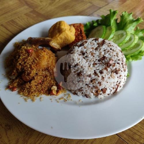 Paket Nasi TO Ayam Goreng Serundeng menu Waroeng Wijaya, Ciamis