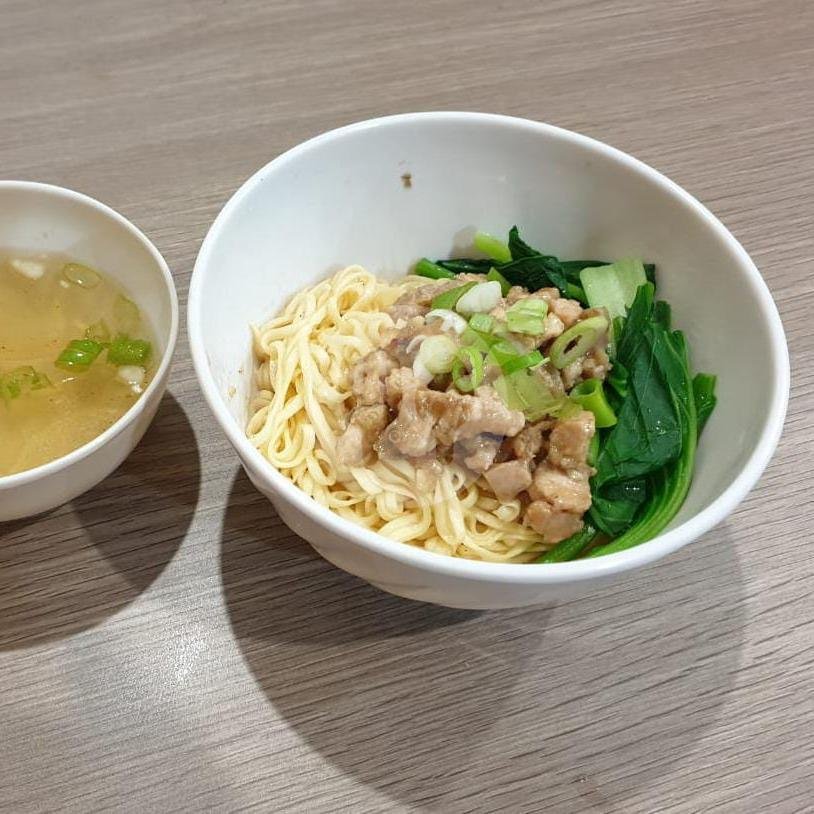 Review Mie Ayam Jakarta Bang Rudy: Tempat Cozy dan Makanan Lezat di Surabaya
