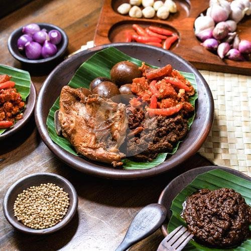 Paket 3 ( Besek ) menu Gudeg Yu Djum, Kaliurang