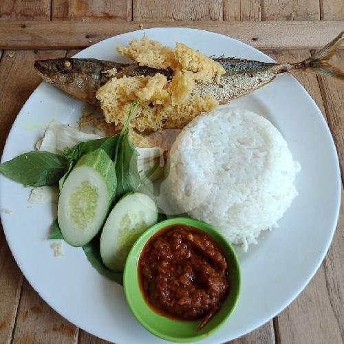 Nasi Cakalang Bakar / Goreng menu Pecel Lele Anisa, Yogyakarta