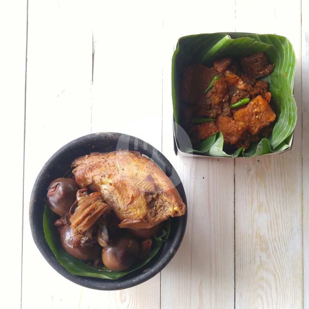 Paket 2 menu Gudeg Yu Sum, Imogiri Timur