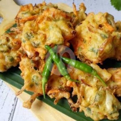 Kolak Pisang menu Nasi Kuning Kupat Tahu Lontong Kari Ibu Siti, Sulaksana