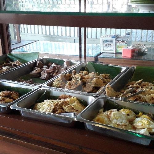 Ayam Goreng menu Pecel Gudeg 'Bu Yuli', Manyar