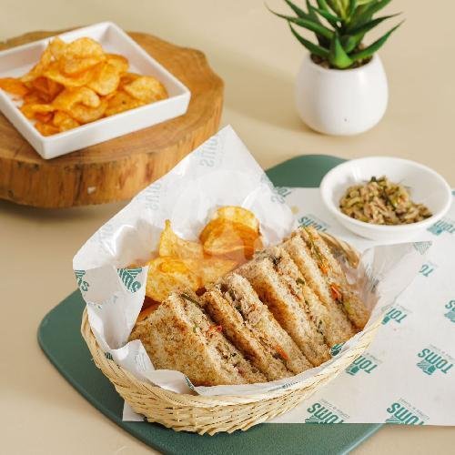 Beef Bacon & Egg Roti Bakar Toast (Daging Bacon Sapi, Telur) menu Roti Bakar & Kopi TOMS Coffee & Toast, Sunda