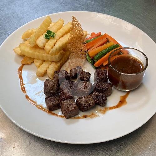 Steak Beef Patty 120 Gram menu Barraci Steak & Pasta, Pancoran