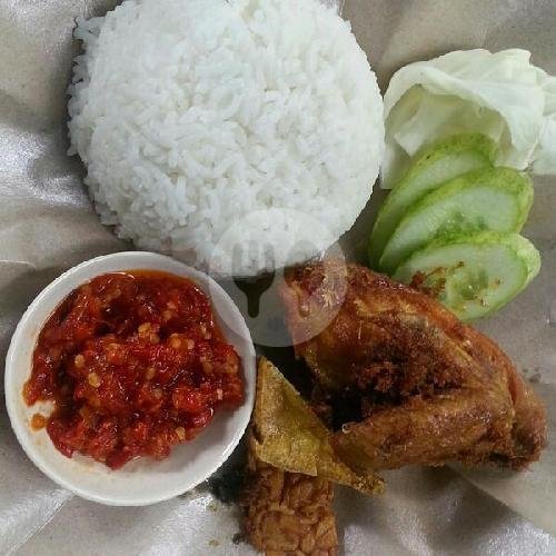 Ayam Kremes + Nasi menu AAC Resto, Kalipuro