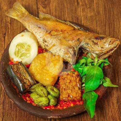 Nasi Ikan Kakap Merah menu Penyetan Murmer, Kranggan