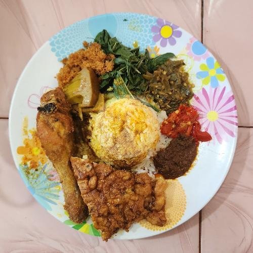 Nasi Ayam Kremes Plus Telur Dadar menu RM Ampera Putra Bungsu, Dr Wahidin