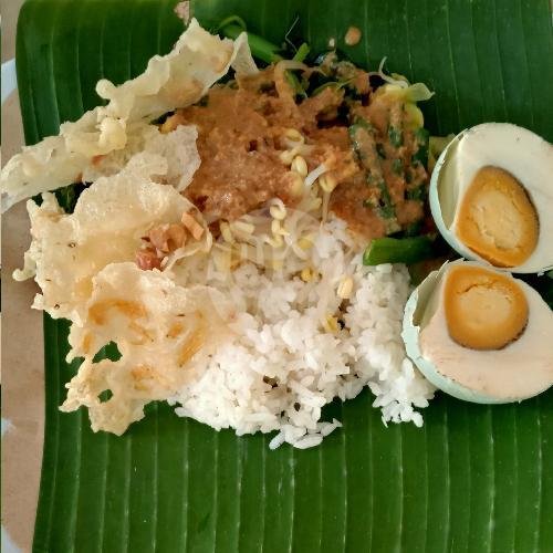 Nasi Pecel Telur Dadar menu Nasi Pecel Pincuk Bu Yati, Menteri Supeno