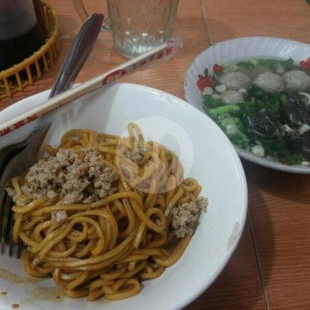 1/2 Mie Baso Spesial menu Mie Baso dan Nasi Goreng Abas, Cihideung