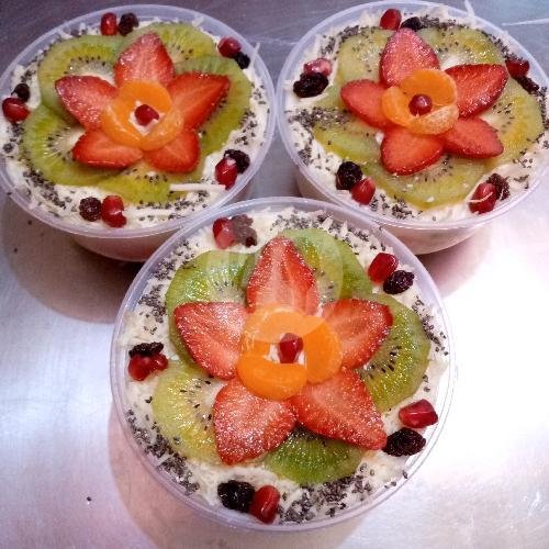 Salad Buah Segar 2000ml menu Rumah Salad Vi & Key, Gadog Raya