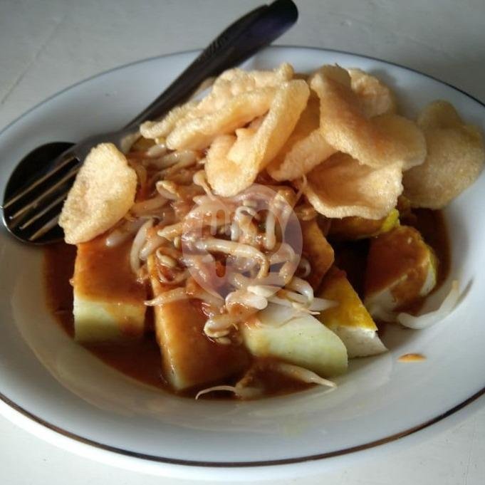 Kupat Tahu & Lontong Kari Bu Yeyet: Surga Kuliner di Cicendo, Bandung