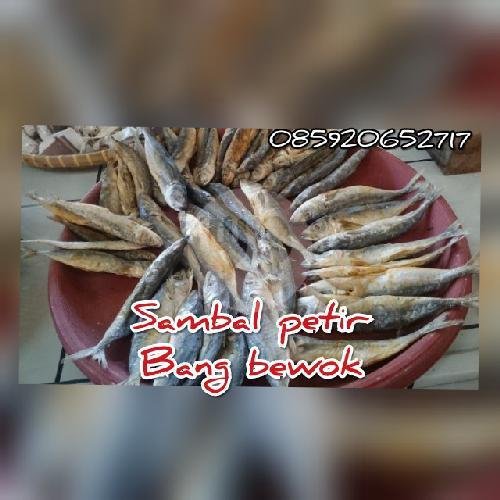 Ati Ampela menu Pecel Lele Sambal Petir Bang Bewok, Ciputat Raya