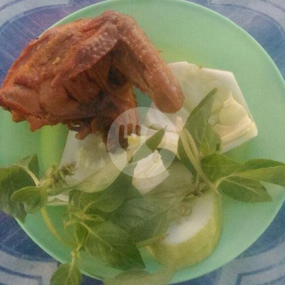 Ayam Bakar menu Warung Penyetan Tenda Biru, Jln Affandi No 19