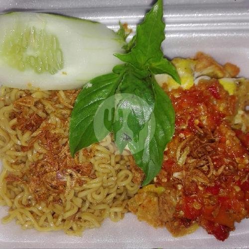 Indomie Goreng NYONYOR + Telur Dadar menu Geprek & Penyetan Pawon Le Oko, Waru