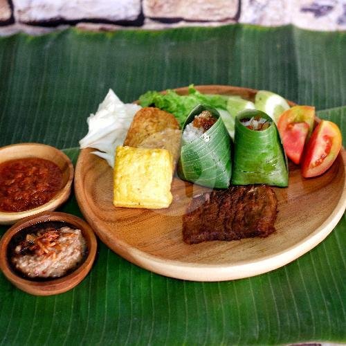 Paket Jeroan menu Kedai Zainal Fanani 1967, Radio Dalam