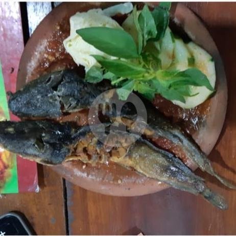 Tempe  Penyet menu Lalapan Dan Seafood Bang Husein, Slamet Riyadi