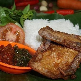 Nasi Dus Paket 3A menu Ayam Bakar Larasati, Mertoyudan