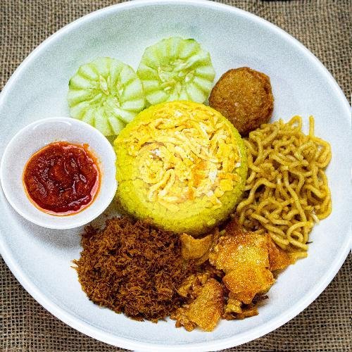Review Nasi Kuning Wilis di Museum Brawijaya Malang: Pengalaman Kuliner yang Tak Terlupakan