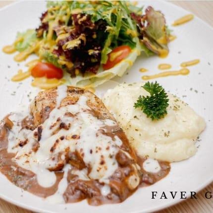 Poach Steam Salmon menu Faver Galeria Bistro, Jl. Sawunggaling No 2 Bandung