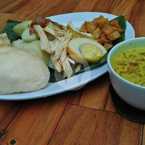 Lontong Opor Mbak Sary: Surga Kuliner di Yogyakarta yang Wajib Dikunjungi