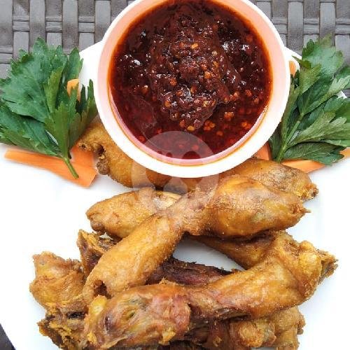 Ceker ayam menu Nasi Uduk dan Nasi Bebek Spesial IBU JUJU KUNINGAN, Ciracas