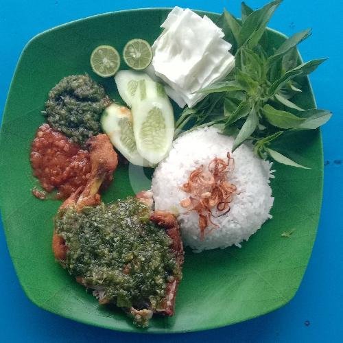 Nasi Pecel Lele Penyet Cabe Ijo menu Ayam Penyet Cabe Ijo Ibu Ros, Kebon Sirih