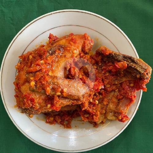 Ayam Goreng Sambel Merah menu RM. Restu Bundo Kapin, Marna Putra Atas