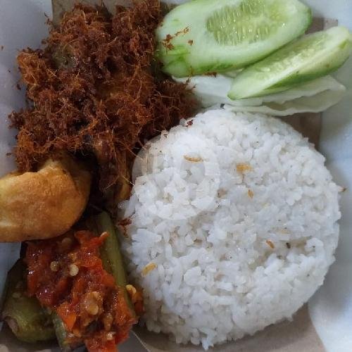 Review Menarik Ayam Laos Maknyuus di Kedungkandang, Malang: Kuliner yang Wajib Dicoba!