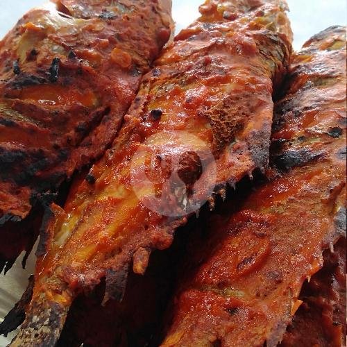 Nasi Pakai Ayam Bakar menu Rumah Makan Ikan Karang Buk Rini, Banuaran