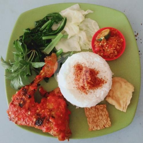 Nasi Tempong Ayam Bakar Besar menu Nasi Tempong Condong Raos Lidahwetan, Lakarsantri