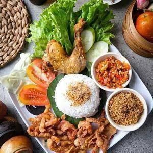 Nasi Ayam Geprek + Es Teh menu Ayam Geprek dan Kremes Warunk Idola, Sendowo