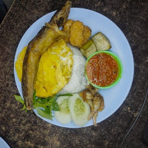 Mujaer + Telor menu Sego Sambel Sepanjang, Taman