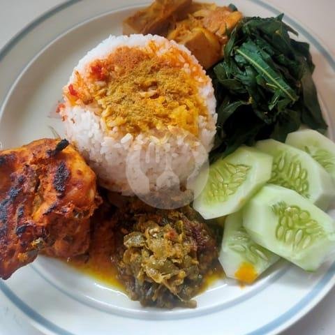 Nasi Ayam Bakar Lezat menu Nasi Padang RM Pondok Sari Jaya, Kamal Raya