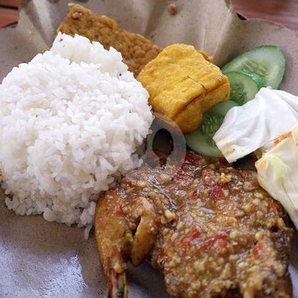 Paket A menu Ayam Gepuk Pak Gembus, Ciumbuleuit