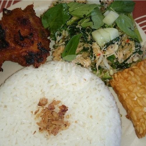 Telor Ceplok menu Tahu Telor Bu Nur, Gado-Gado, Ayam Geprek dan Jus Buah, Kedungkandang