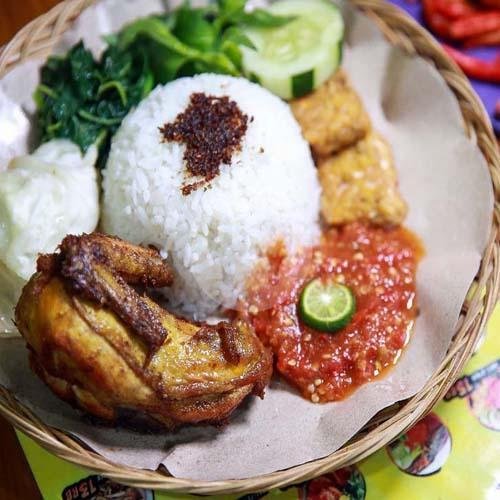 Sego Sambel Cak Ri: Surga Sambel di Surabaya yang Wajib Dikunjungi