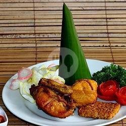 Paket Nasi Uduk Ayam Goreng menu Nasi Uduk Kwitang, Senen